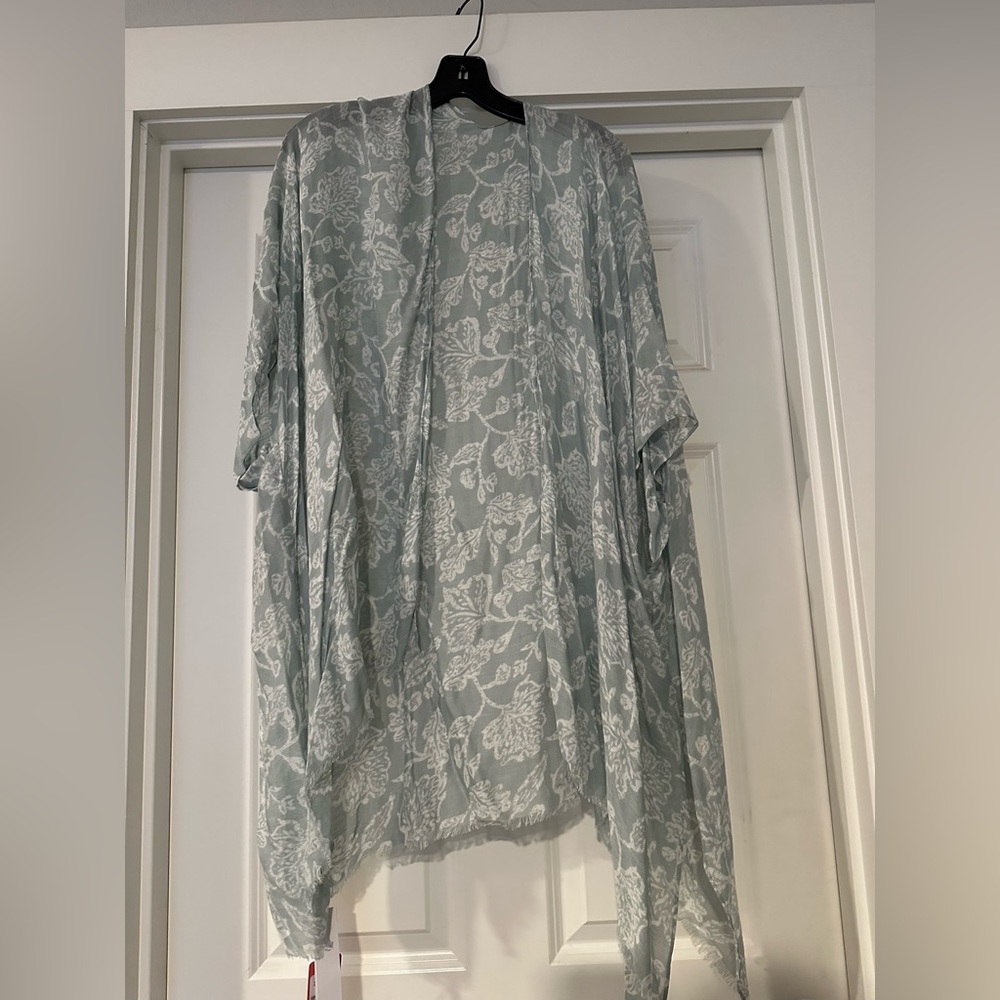 Gently Fawn light green floral kimono